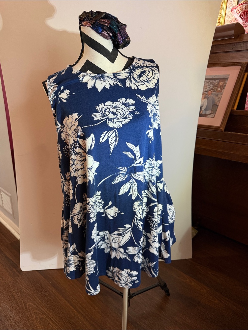 Sleeveless Navy Blue Floral Swing Top  🌞🌼